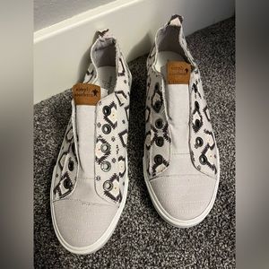 Simply Southern shoes